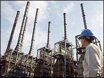 Kolombiya'daki bir petrol rafinerisi