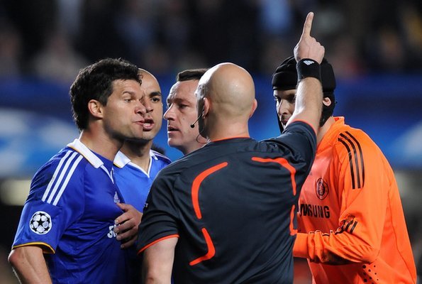 Chelsea players argue with referee Tom Ovrebo