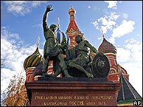 Kremlin önündeki bir anıt