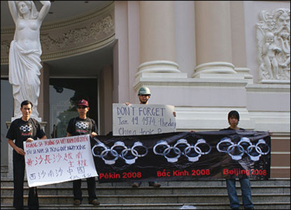 Người biểu tình tại Nhà hát TP Hồ Chí Minh