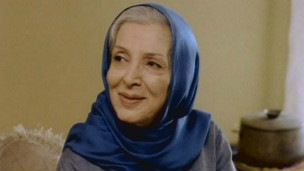 نیکو خردمند در نمایی از فیلم خاک آشنا ساخته بهمن فرمان آرات