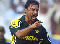 سیریز کے پہلے دو میچوں میں شعیب کے کھیلنے پر پابندی تھی