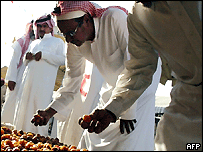 Khách hàng tại một khu chợ ở thủ đô Riyadh