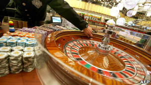 澳门新葡京赌场内某轮盘赌桌（资料图片）