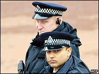 Polícia diz estar fazendo buscas e prisões com regularidade