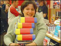 Britská čtenářka při zahájení prodeje jedné z knih o Harry Potterovi