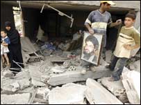 Lübnan'da bir binanın enkazı