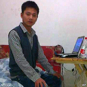 「學習粉絲團」微博自稱博主張鴻明提供予美聯社攝於無錫家中的照片（9/2/2013）