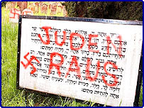 Antisemitské nápisy na hřbitově ve Francii
