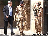 گوردون براون و مقامات ارشد نظامی بریتانیایی در بغداد