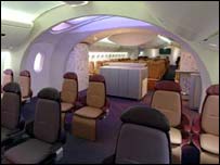 Ghế lớn hơn và lối đi rộng 