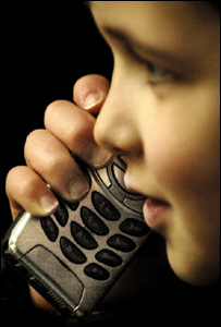 儿童使用移动电话