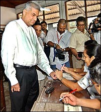 निवर्तमान प्रधानमंत्री रनिल विक्रमसिंघे