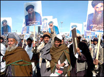  عکسهای سياف در دست تظاهر کنندگان