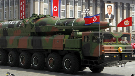 Hỏa tiễn Bắc Hàn trưng ra tại kỷ niệm 100 năm ngày sinh Kim Nhật Thành