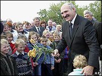 Ve volební místnosti 