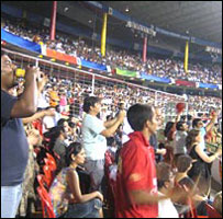 स्टेडियम में दर्शक