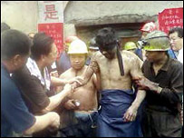 Mineiro é resgatado de mina em Henan