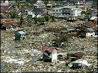 Endonezya'da yerle bir olan Meulaboh kenti