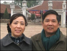 Hai vợ chồng ông Cù Huy Hà Vũ