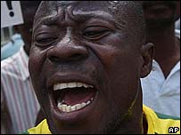 Manifestante na capital do Haiti, Porto Príncipe