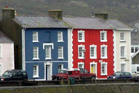 Tai lliwgar Aberaeron