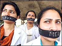 आरक्षण का विरोध करते डॉक्टर - फ़ाइल चित्र