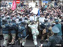 پرچم بریتانیا و ایران 