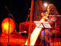 تارا جاف، چنگ نواز