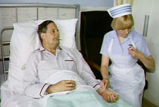 A nurse has her finger on a patient's pulse, BBC image