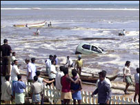 Hindistan'da deprem sonrası bir sahilin görünümü