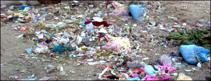 کثافات د سړک پر غاړه