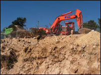 Escavadeira trabalhando perto de Belém