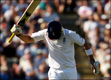 Kevin Pietersen swings his bat with fury after he holes out on 94