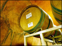 Rótulo da bebida traz Hitler em várias poses