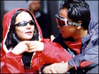 جوان های ايرانی کمتر به رعايت اصولی که از سوی جمهوری اسلامی معرفی شده پايبند مانده اند