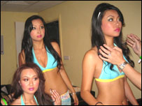 Các thí sinh đang chuẩn bị