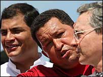 Presidentes Rafael Correa (Equador), Hugo Chávez (Venezuela) e Álvaro Uribe (Colômbia)
