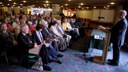 David Jackson gives a pre-performance talk. Photo © Brian Tarr