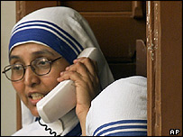 Kalküta'da bir cep telefonu kullanıcısı