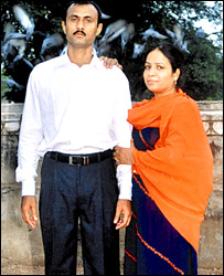 सोहराबुद्दीन और क़ौसर बी (फ़ाइल फ़ोटो)