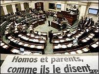 Hlasování o úpravě adopcí homosexuály v belgickém parlamentu