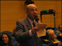 Khán giả đóng góp nhiều ý kiến cho việc vận động