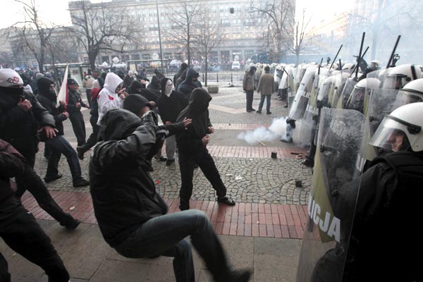 Cảnh bạo lực ở Warsaw hôm 11/11/2011 gây bất ngờ cho nhiều người