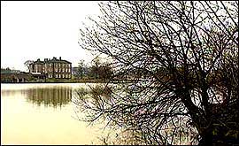 Walton Hall and lake