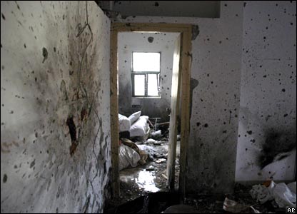 Dấu vết của vụ tấn công trong phòng ở nhà Nariman