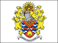 Dagenham and Redbridge crest