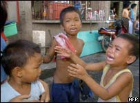 Crianças desesperadas nas Filipinas