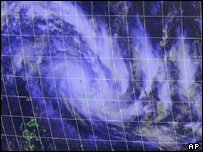 Cyklón Olaf, 15. února ve 23,00