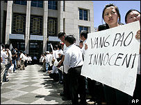 Người biểu tình ủng hộ cho tướng Vàng Pao